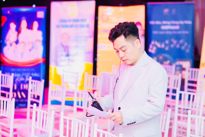 Ý đồ của đạo diễn trong ca khúc mở màn ''Viết tiếp câu chuyện hòa bình''